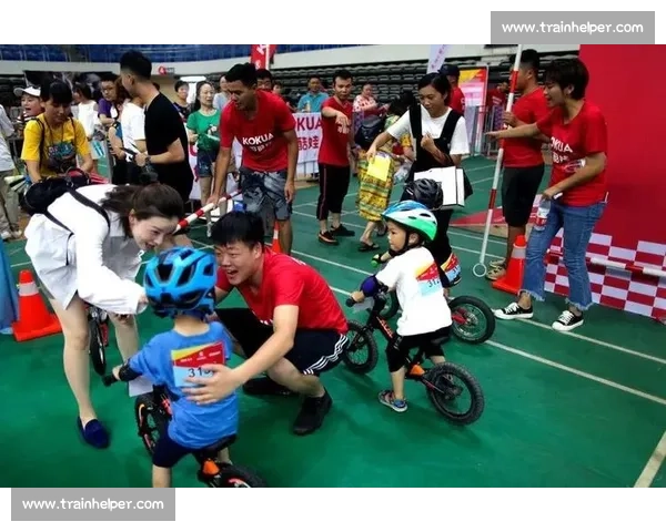 杭州平衡车大赛激烈角逐 展现年轻人速度与技巧的完美融合